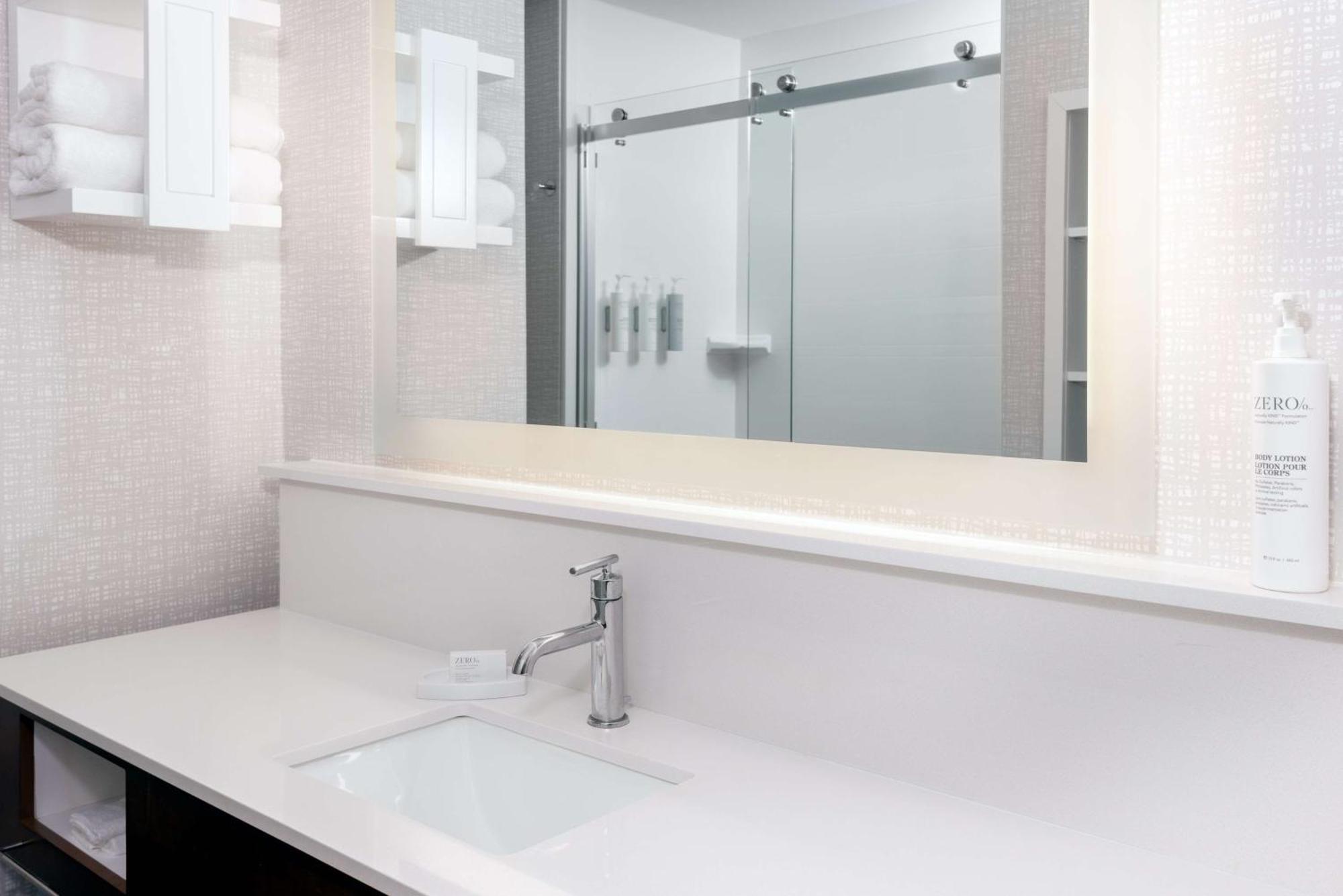 Hampton Petersburg - Southpark Mall Hotel 3*
