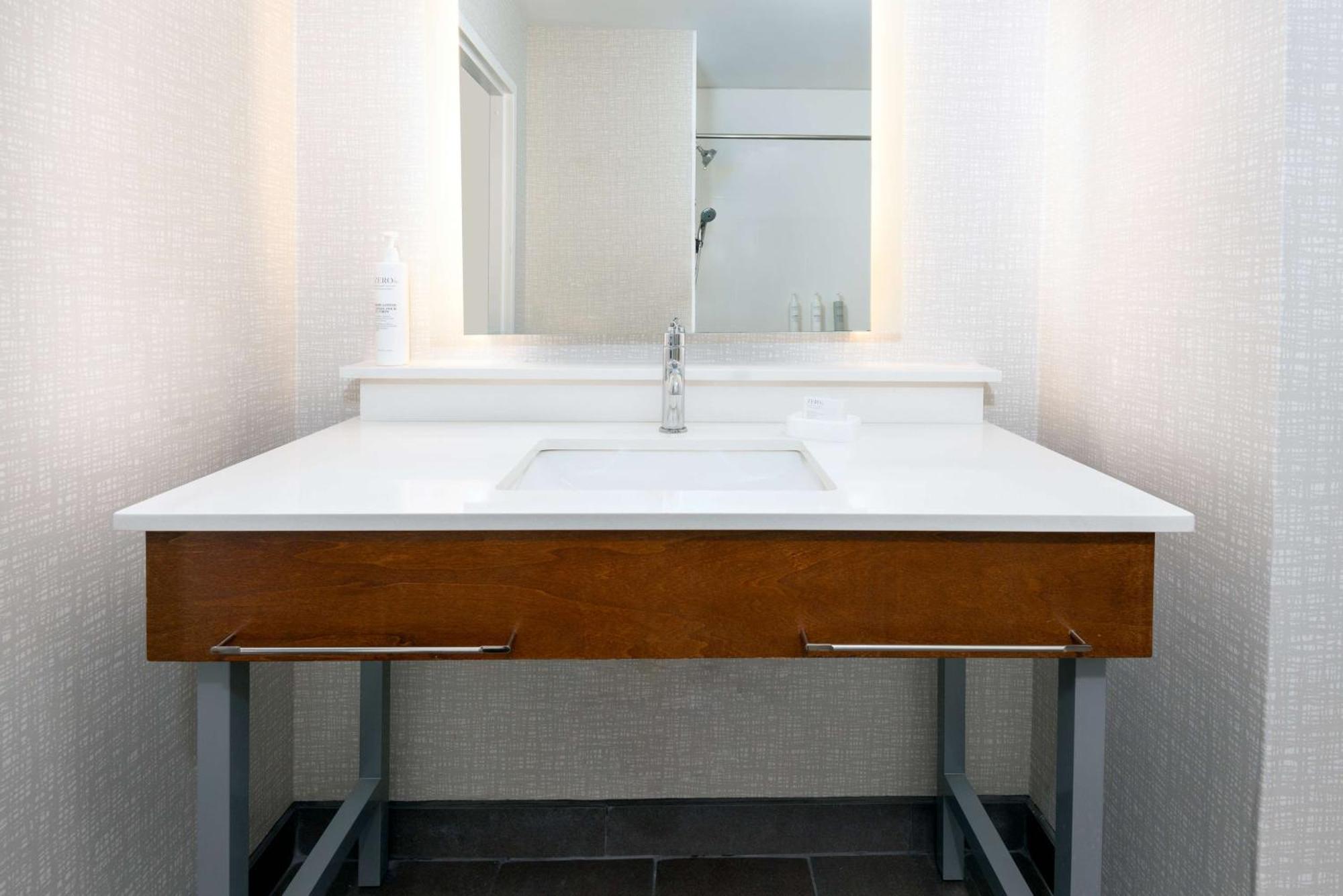 Hotel Hampton Petersburg - Southpark Mall 3*